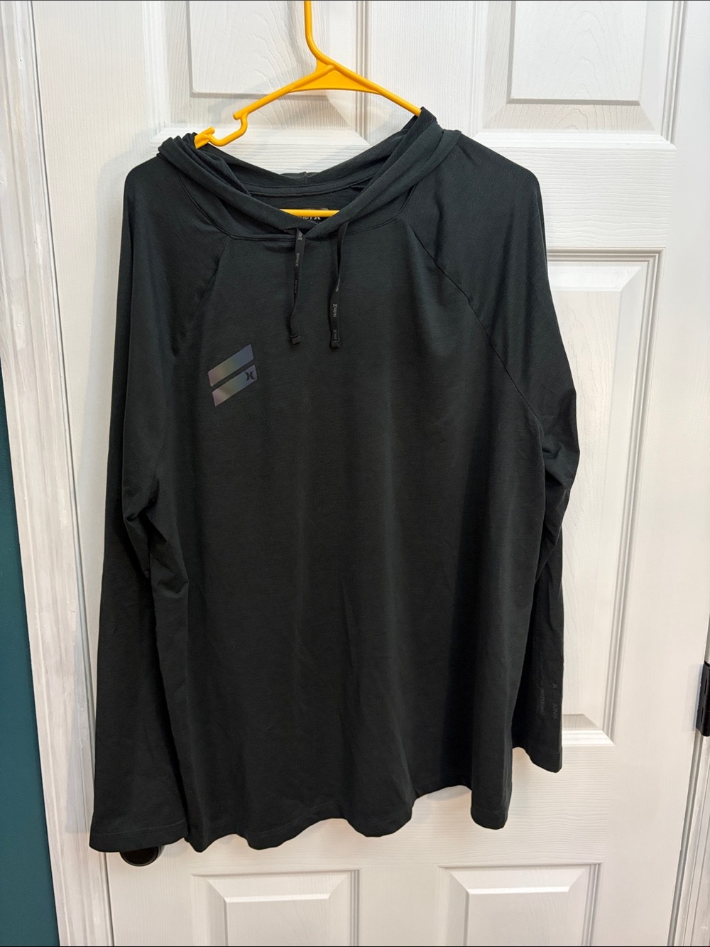 Hurley Black Long-Sleeve Pullover Hoodie with Subtle Logo